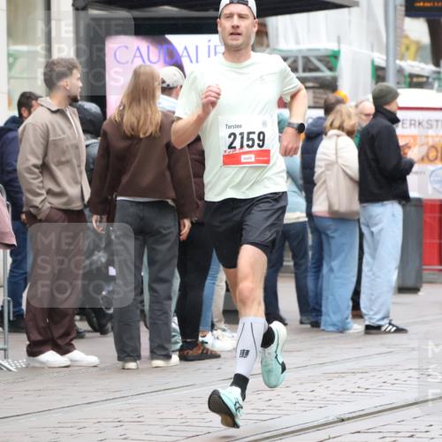 05.10.2025 - 20. swb-Marathon Bremen Strokosch-Dieckow http://msf.ph/oto/9288644 05.10.2025 12:28:34 Ziel 542, 600, 717, 1113, 1948, 2053, 2159, 2292, 542, 600, 717, 1113, 1948, 2053, 2159, 2292 meine-sportfotos.de