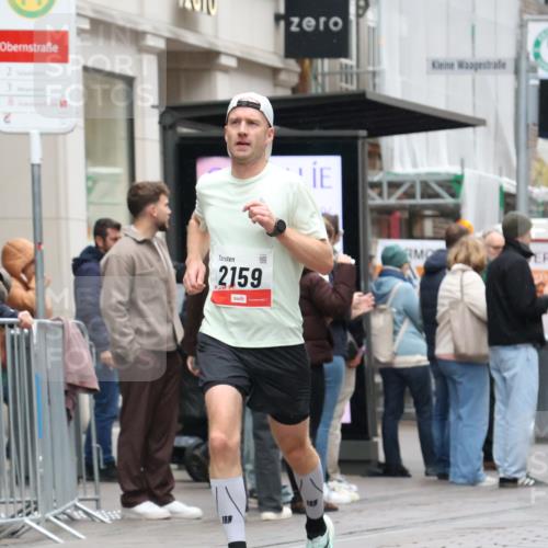 05.10.2025 - 20. swb-Marathon Bremen Strokosch-Dieckow http://msf.ph/oto/9288654 05.10.2025 12:28:34 Ziel 542, 600, 717, 1113, 1948, 2053, 2159, 2292, 542, 600, 717, 1113, 1948, 2053, 2159, 2292 meine-sportfotos.de