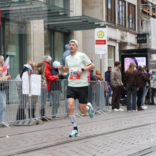 05.10.2025 - 20. swb-Marathon Bremen Strokosch-Dieckow http://msf.ph/oto/9288675 05.10.2025 12:28:35 Ziel 600, 717, 1113, 1948, 2053, 2159, 2292, 600, 717, 1113, 1948, 2053, 2159, 2292 meine-sportfotos.de