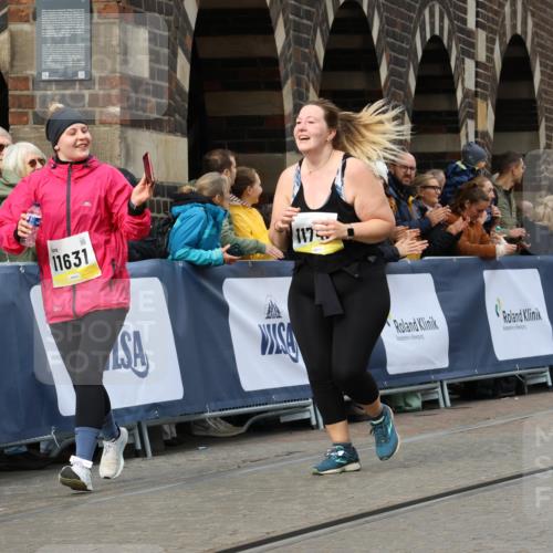05.10.2025 - 20. swb-Marathon Bremen Strokosch-Dieckow http://msf.ph/oto/9288680 05.10.2025 11:21:20 Ziel 11631, 11743 meine-sportfotos.de