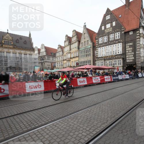 05.10.2025 - 20. swb-Marathon Bremen Yannick Fuchs http://msf.ph/oto/9288682 05.10.2025 10:32:50 Ziel 9996 meine-sportfotos.de