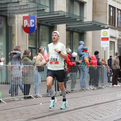 05.10.2025 - 20. swb-Marathon Bremen Strokosch-Dieckow http://msf.ph/oto/9288698 05.10.2025 12:28:35 Ziel 600, 717, 1113, 1948, 2053, 2159, 2292, 600, 717, 1113, 1948, 2053, 2159, 2292 meine-sportfotos.de