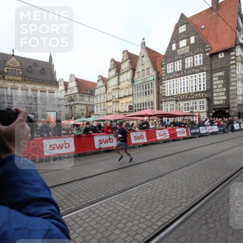 05.10.2025 - 20. swb-Marathon Bremen Yannick Fuchs http://msf.ph/oto/9288737 05.10.2025 10:35:18 Ziel 11443 meine-sportfotos.de