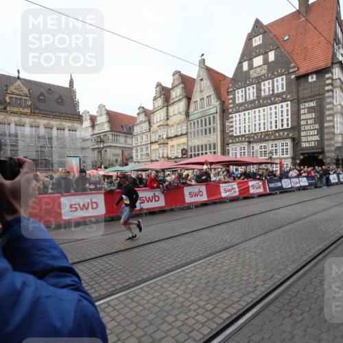 05.10.2025 - 20. swb-Marathon Bremen Yannick Fuchs http://msf.ph/oto/9288741 05.10.2025 10:35:18 Ziel 11443 meine-sportfotos.de