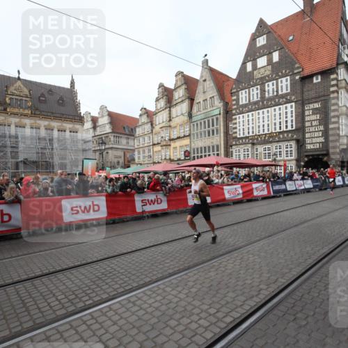 05.10.2025 - 20. swb-Marathon Bremen Yannick Fuchs http://msf.ph/oto/9288744 05.10.2025 10:35:28 Ziel 9336, 9340 meine-sportfotos.de