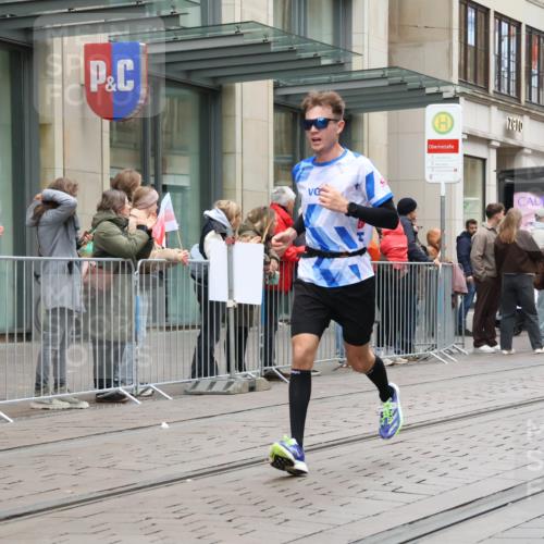 05.10.2025 - 20. swb-Marathon Bremen Strokosch-Dieckow http://msf.ph/oto/9288760 05.10.2025 12:28:37 Ziel 600, 717, 1113, 1948, 2053, 2159, 2292, 600, 717, 1113, 1948, 2053, 2159, 2292 meine-sportfotos.de