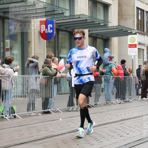 05.10.2025 - 20. swb-Marathon Bremen Strokosch-Dieckow http://msf.ph/oto/9288770 05.10.2025 12:28:37 Ziel 600, 717, 1113, 1948, 2053, 2159, 2292, 600, 717, 1113, 1948, 2053, 2159, 2292 meine-sportfotos.de