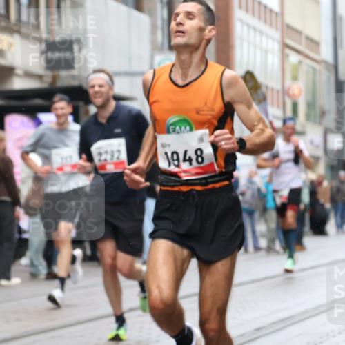 05.10.2025 - 20. swb-Marathon Bremen Strokosch-Dieckow http://msf.ph/oto/9288780 05.10.2025 12:28:38 Ziel 600, 717, 1113, 1948, 2159, 2292, 600, 717, 1113, 1948, 2159, 2292 meine-sportfotos.de