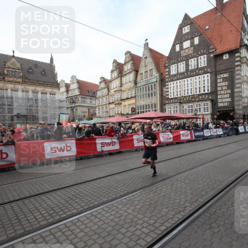 05.10.2025 - 20. swb-Marathon Bremen Yannick Fuchs http://msf.ph/oto/9288792 05.10.2025 10:36:27 Ziel 11013, 11185 meine-sportfotos.de