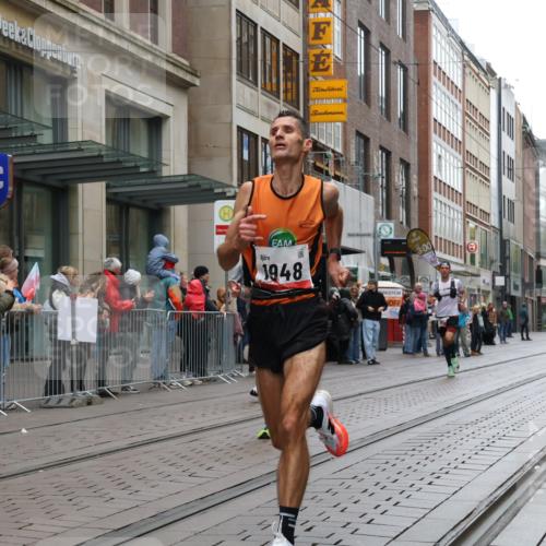 05.10.2025 - 20. swb-Marathon Bremen Strokosch-Dieckow http://msf.ph/oto/9288804 05.10.2025 12:28:39 Ziel 600, 717, 1113, 1948, 2159, 2292, 600, 717, 1113, 1948, 2159, 2292 meine-sportfotos.de