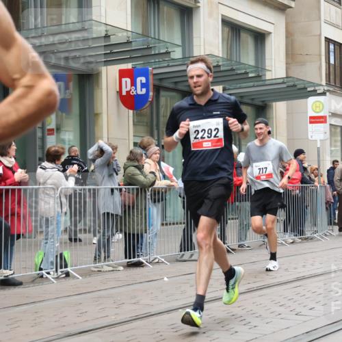 05.10.2025 - 20. swb-Marathon Bremen Strokosch-Dieckow http://msf.ph/oto/9288833 05.10.2025 12:28:40 Ziel 600, 717, 1113, 1948, 2159, 2292, 600, 717, 1113, 1948, 2159, 2292 meine-sportfotos.de