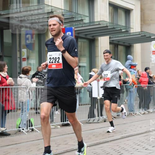 05.10.2025 - 20. swb-Marathon Bremen Strokosch-Dieckow http://msf.ph/oto/9288841 05.10.2025 12:28:40 Ziel 600, 717, 1113, 1948, 2159, 2292, 600, 717, 1113, 1948, 2159, 2292 meine-sportfotos.de