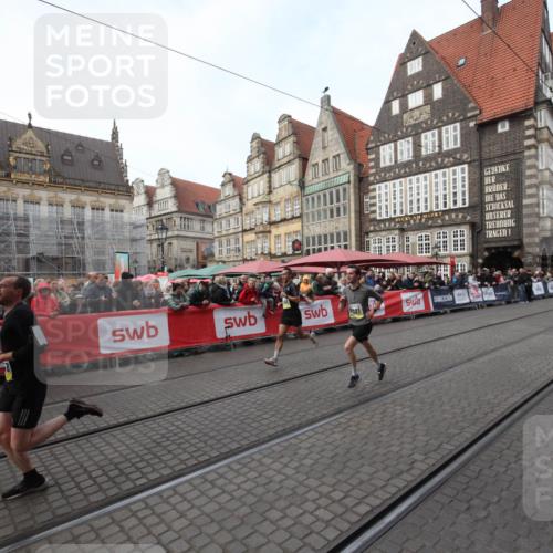 05.10.2025 - 20. swb-Marathon Bremen Yannick Fuchs http://msf.ph/oto/9288849 05.10.2025 10:37:35 Ziel 9586, 10358, 11021 meine-sportfotos.de