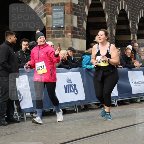 05.10.2025 - 20. swb-Marathon Bremen Strokosch-Dieckow http://msf.ph/oto/9288850 05.10.2025 11:21:20 Ziel 11631, 11743 meine-sportfotos.de