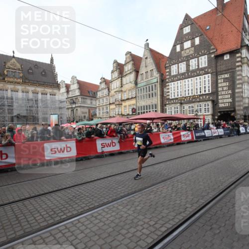 05.10.2025 - 20. swb-Marathon Bremen Yannick Fuchs http://msf.ph/oto/9288869 05.10.2025 10:37:56 Ziel 10775 meine-sportfotos.de