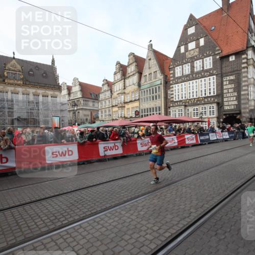05.10.2025 - 20. swb-Marathon Bremen Yannick Fuchs http://msf.ph/oto/9288892 05.10.2025 10:38:26 Ziel 9809, 11430 meine-sportfotos.de