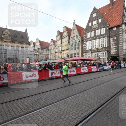 05.10.2025 - 20. swb-Marathon Bremen Yannick Fuchs http://msf.ph/oto/9288902 05.10.2025 10:38:49 Ziel 9341, 10352, 10409, 10517, 10862, 11132 meine-sportfotos.de