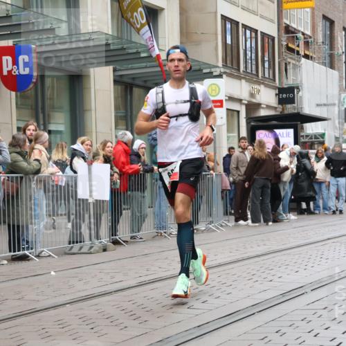 05.10.2025 - 20. swb-Marathon Bremen Strokosch-Dieckow http://msf.ph/oto/9288903 05.10.2025 12:28:42 Ziel 600, 717, 1113, 1948, 2292, 600, 717, 1113, 1948, 2292 meine-sportfotos.de