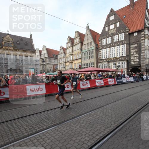 05.10.2025 - 20. swb-Marathon Bremen Yannick Fuchs http://msf.ph/oto/9288923 05.10.2025 10:38:54 Ziel 10352, 10517, 10967 meine-sportfotos.de