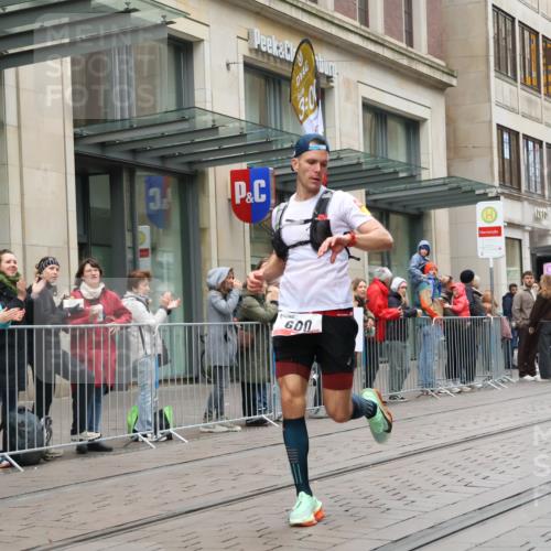 05.10.2025 - 20. swb-Marathon Bremen Strokosch-Dieckow http://msf.ph/oto/9288924 05.10.2025 12:28:43 Ziel 600, 717, 1948, 2116, 2292, 600, 717, 1948, 2116, 2292 meine-sportfotos.de
