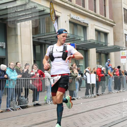 05.10.2025 - 20. swb-Marathon Bremen Strokosch-Dieckow http://msf.ph/oto/9288934 05.10.2025 12:28:43 Ziel 600, 717, 1948, 2116, 2292, 600, 717, 1948, 2116, 2292 meine-sportfotos.de