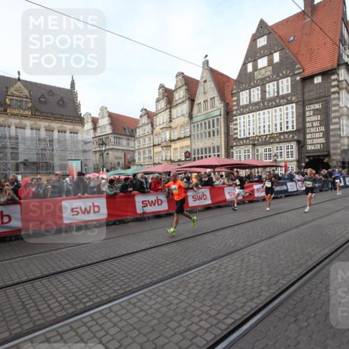 05.10.2025 - 20. swb-Marathon Bremen Yannick Fuchs http://msf.ph/oto/9288943 05.10.2025 10:39:26 Ziel 7111, 9239, 9863, 11067, 11343 meine-sportfotos.de