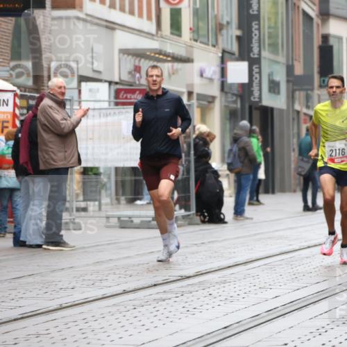 05.10.2025 - 20. swb-Marathon Bremen Strokosch-Dieckow http://msf.ph/oto/9288953 05.10.2025 12:28:58 Ziel 529, 2116, 529, 2116 meine-sportfotos.de