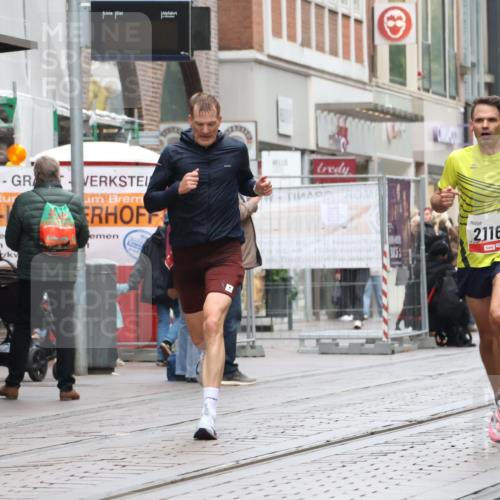 05.10.2025 - 20. swb-Marathon Bremen Strokosch-Dieckow http://msf.ph/oto/9288960 05.10.2025 12:29:00 Ziel 529, 2116, 529, 2116 meine-sportfotos.de
