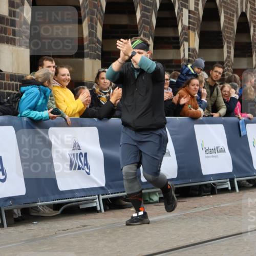 05.10.2025 - 20. swb-Marathon Bremen Strokosch-Dieckow http://msf.ph/oto/9288974 05.10.2025 11:21:26 Ziel 10072, 11631 meine-sportfotos.de