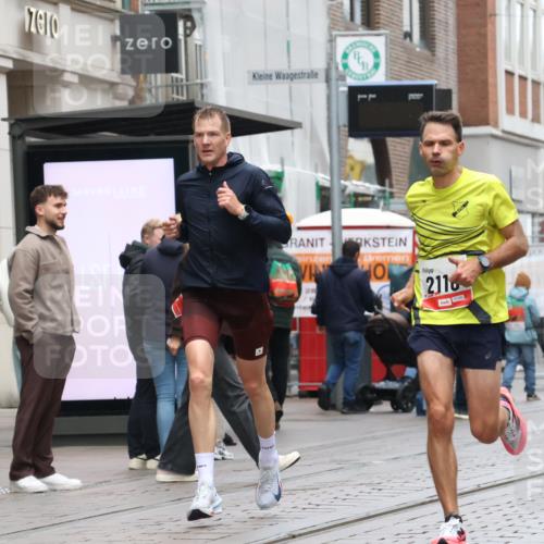 05.10.2025 - 20. swb-Marathon Bremen Strokosch-Dieckow http://msf.ph/oto/9288980 05.10.2025 12:29:02 Ziel 529, 2116, 529, 2116 meine-sportfotos.de