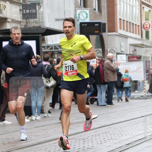 05.10.2025 - 20. swb-Marathon Bremen Strokosch-Dieckow http://msf.ph/oto/9288990 05.10.2025 12:29:02 Ziel 529, 2116, 529, 2116 meine-sportfotos.de