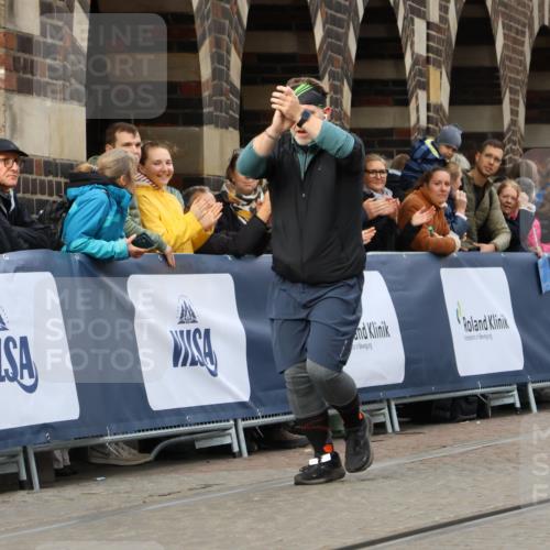 05.10.2025 - 20. swb-Marathon Bremen Strokosch-Dieckow http://msf.ph/oto/9289012 05.10.2025 11:21:26 Ziel 10072, 11631 meine-sportfotos.de