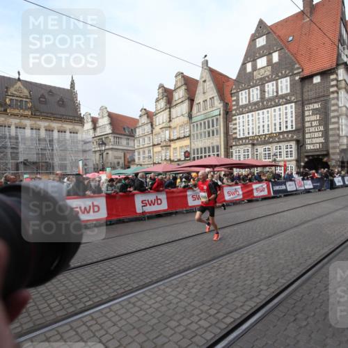 05.10.2025 - 20. swb-Marathon Bremen Yannick Fuchs http://msf.ph/oto/9289028 05.10.2025 10:40:30 Ziel 10070, 10565, 10686 meine-sportfotos.de
