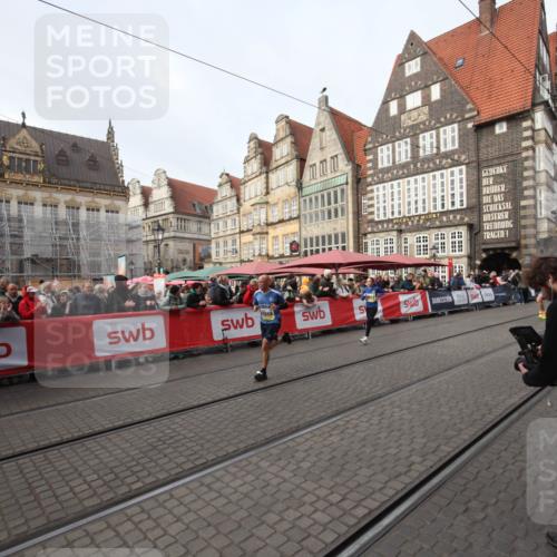 05.10.2025 - 20. swb-Marathon Bremen Yannick Fuchs http://msf.ph/oto/9289068 05.10.2025 10:41:22 Ziel 9262, 11069, 11086 meine-sportfotos.de