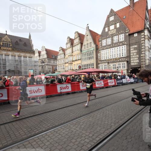 05.10.2025 - 20. swb-Marathon Bremen Yannick Fuchs http://msf.ph/oto/9289084 05.10.2025 10:41:33 Ziel 10744, 10910 meine-sportfotos.de
