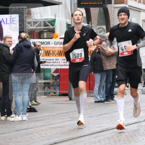 05.10.2025 - 20. swb-Marathon Bremen Strokosch-Dieckow http://msf.ph/oto/9289092 05.10.2025 12:29:24 Ziel 410, 1509, 410, 1509 meine-sportfotos.de