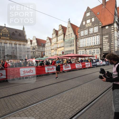 05.10.2025 - 20. swb-Marathon Bremen Yannick Fuchs http://msf.ph/oto/9289094 05.10.2025 10:41:50 Ziel 9253 meine-sportfotos.de