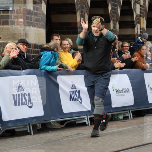 05.10.2025 - 20. swb-Marathon Bremen Strokosch-Dieckow http://msf.ph/oto/9289105 05.10.2025 11:21:26 Ziel 10072, 11631 meine-sportfotos.de