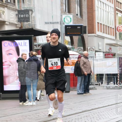 05.10.2025 - 20. swb-Marathon Bremen Strokosch-Dieckow http://msf.ph/oto/9289116 05.10.2025 12:29:25 Ziel 410, 1509, 410, 1509 meine-sportfotos.de