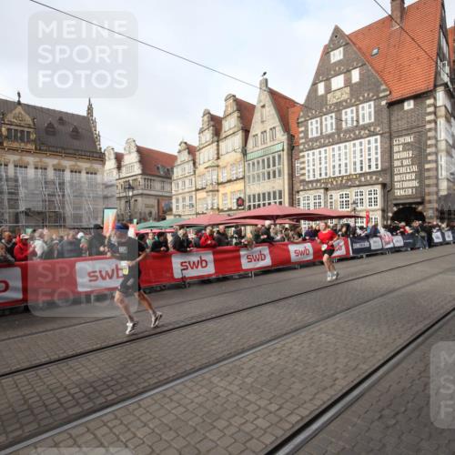 05.10.2025 - 20. swb-Marathon Bremen Yannick Fuchs http://msf.ph/oto/9289125 05.10.2025 10:42:03 Ziel 10104, 10155, 10691 meine-sportfotos.de