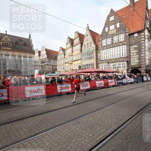 05.10.2025 - 20. swb-Marathon Bremen Yannick Fuchs http://msf.ph/oto/9289130 05.10.2025 10:42:04 Ziel 9849, 10155, 10691 meine-sportfotos.de