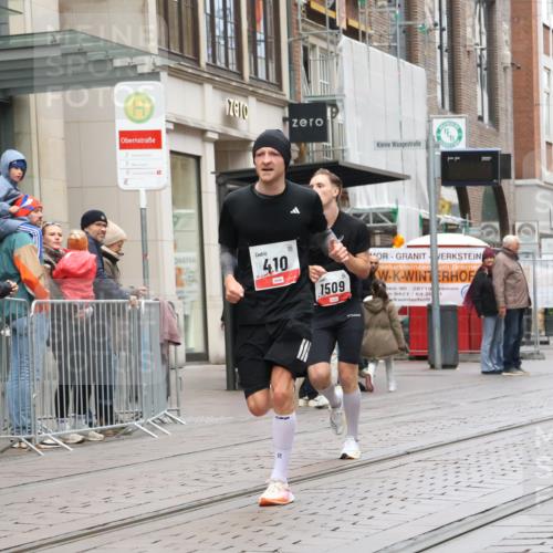 05.10.2025 - 20. swb-Marathon Bremen Strokosch-Dieckow http://msf.ph/oto/9289140 05.10.2025 12:29:25 Ziel 410, 1509, 410, 1509 meine-sportfotos.de