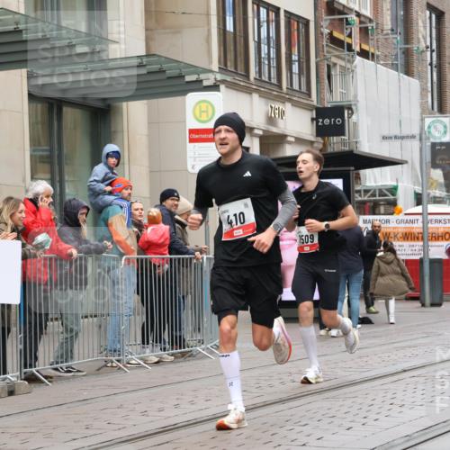05.10.2025 - 20. swb-Marathon Bremen Strokosch-Dieckow http://msf.ph/oto/9289151 05.10.2025 12:29:26 Ziel 410, 1509, 410, 1509 meine-sportfotos.de