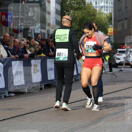 05.10.2025 - 20. swb-Marathon Bremen Strokosch-Dieckow http://msf.ph/oto/9289157 05.10.2025 11:21:44 Ziel  meine-sportfotos.de