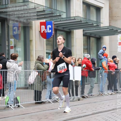 05.10.2025 - 20. swb-Marathon Bremen Strokosch-Dieckow http://msf.ph/oto/9289209 05.10.2025 12:29:28 Ziel 410, 604, 1509, 410, 604, 1509 meine-sportfotos.de