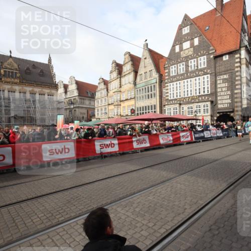 05.10.2025 - 20. swb-Marathon Bremen Yannick Fuchs http://msf.ph/oto/9289220 05.10.2025 10:42:42 Ziel 10592, 11178 meine-sportfotos.de