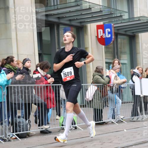 05.10.2025 - 20. swb-Marathon Bremen Strokosch-Dieckow http://msf.ph/oto/9289225 05.10.2025 12:29:28 Ziel 410, 604, 1509, 410, 604, 1509 meine-sportfotos.de