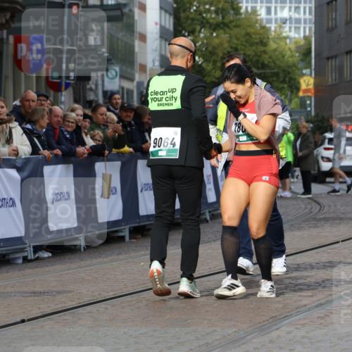 05.10.2025 - 20. swb-Marathon Bremen Strokosch-Dieckow http://msf.ph/oto/9289227 05.10.2025 11:21:44 Ziel  meine-sportfotos.de