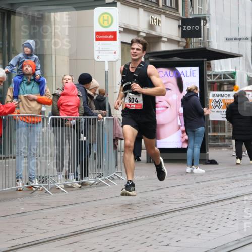 05.10.2025 - 20. swb-Marathon Bremen Strokosch-Dieckow http://msf.ph/oto/9289253 05.10.2025 12:29:48 Ziel 304, 604, 304, 604 meine-sportfotos.de