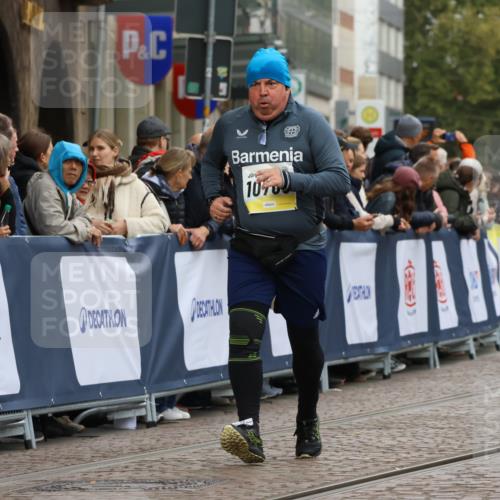 05.10.2025 - 20. swb-Marathon Bremen Strokosch-Dieckow http://msf.ph/oto/9289293 05.10.2025 11:22:15 Ziel 10700 meine-sportfotos.de
